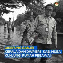 Dikepung Banjir, Kepala dan DWP BPS Muba Kunjungi Rumah Pegawai